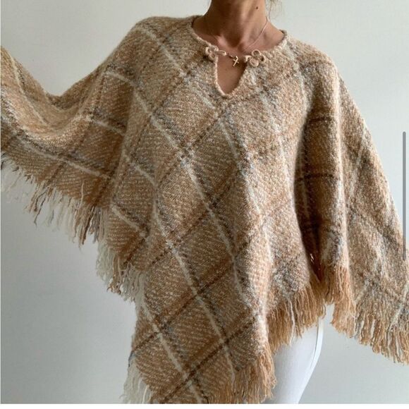 Boyne Valley Weavers Poncho Cape Sweater Ireland Made‎ Fringed Alpaca Plaid OS - Picture 1 of 9